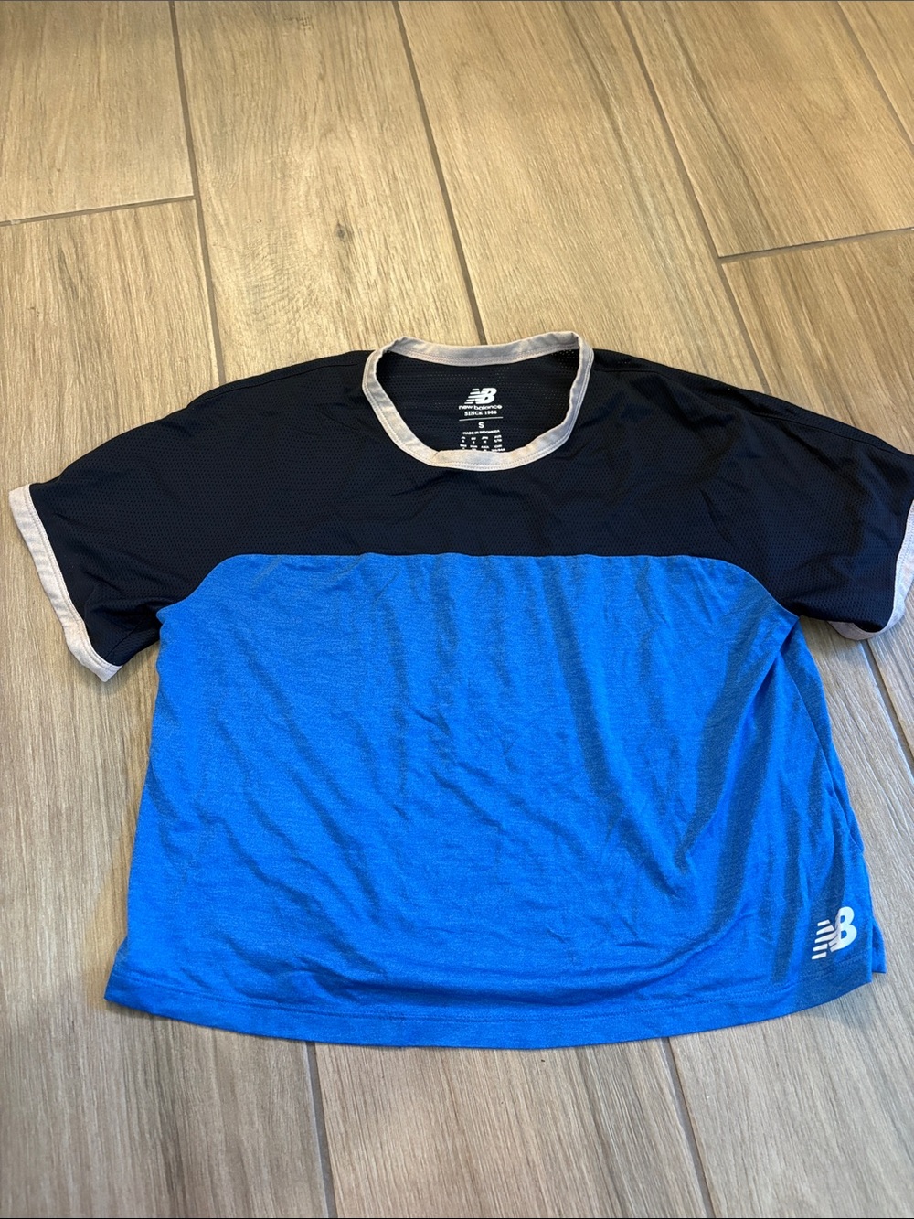 New Balance women’s mesh Blue and Black Short-Sleeve Athletic Tee
